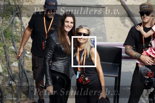 Zandvoort 4 september 2022
Floor Jansen zingt het nederlandse volkslied voorafgaand aan den Nederlands F1 Grand Prix . Ook haar man Hannes v Dahl en hun dochtertje waren erbij.