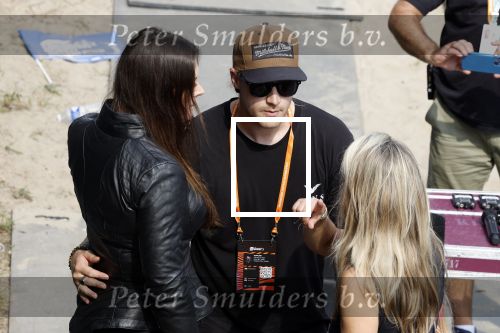 Zandvoort 4 september 2022
Floor Jansen zingt het nederlandse volkslied voorafgaand aan den Nederlands F1 Grand Prix . Ook haar man Hannes v Dahl en hun dochtertje waren erbij.