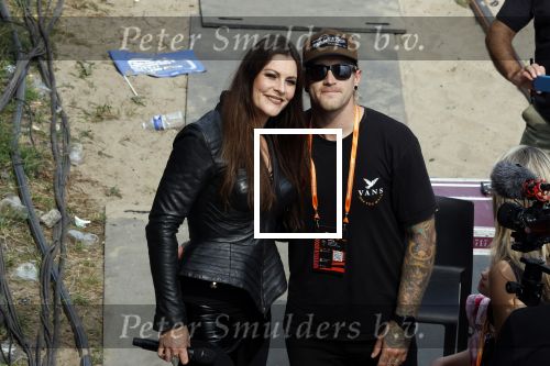 Zandvoort 4 september 2022
Floor Jansen zingt het nederlandse volkslied voorafgaand aan den Nederlands F1 Grand Prix . Ook haar man Hannes v Dahl en hun dochtertje waren erbij.