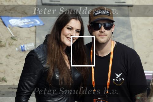 Zandvoort 4 september 2022
Floor Jansen zingt het nederlandse volkslied voorafgaand aan den Nederlands F1 Grand Prix . Ook haar man Hannes v Dahl en hun dochtertje waren erbij.