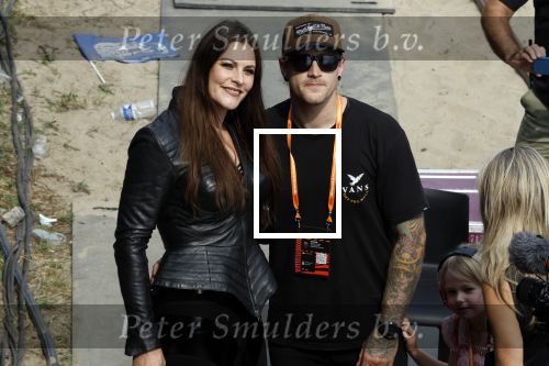 Zandvoort 4 september 2022
Floor Jansen zingt het nederlandse volkslied voorafgaand aan den Nederlands F1 Grand Prix . Ook haar man Hannes v Dahl en hun dochtertje waren erbij.