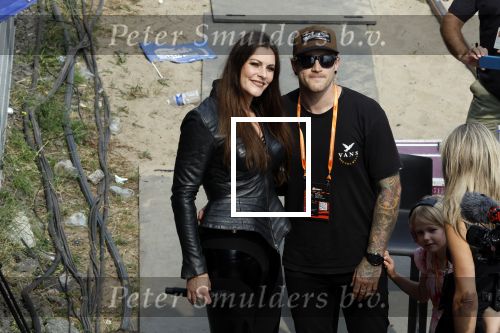 Zandvoort 4 september 2022
Floor Jansen zingt het nederlandse volkslied voorafgaand aan den Nederlands F1 Grand Prix . Ook haar man Hannes v Dahl en hun dochtertje waren erbij.