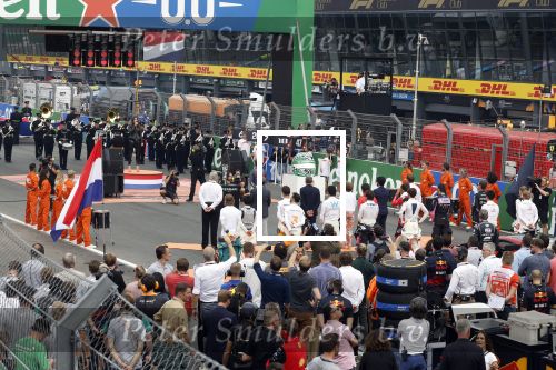Zandvoort 4 september 2022
Floor Jansen zingt het nederlandse volkslied voorafgaand aan den Nederlands F1 Grand Prix . Ook haar man Hannes v Dahl en hun dochtertje waren erbij.