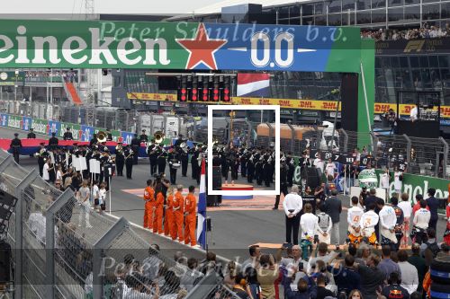 Zandvoort 4 september 2022
Floor Jansen zingt het nederlandse volkslied voorafgaand aan den Nederlands F1 Grand Prix . Ook haar man Hannes v Dahl en hun dochtertje waren erbij.
