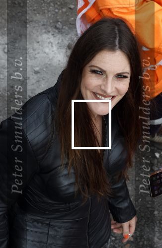 Zandvoort 4 september 2022
Floor Jansen zingt het nederlandse volkslied voorafgaand aan den Nederlands F1 Grand Prix . Ook haar man Hannes v Dahl en hun dochtertje waren erbij.