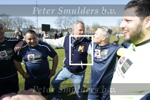 Utrecht 27 maart 2022
Bij voetbalclub DHSC in Utrecht wordt een dag georganiseerd waar geld opgehaald wordt voor Ukraine. Wesley Sneijder Mart Hoogkamer Evgeniy Levchenko Djarno Hofland Juvat Westendorp Koen Weijland Noa Zeeuw Glenn Helder ea spelen oa mee
Gert Kruys.