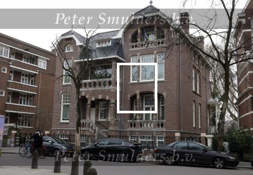 Amsterdam 16 maart 2022
Bij het huis van Gigi ravelli en haar man Roger Hoedenius hangt een Ukrainse vlag
