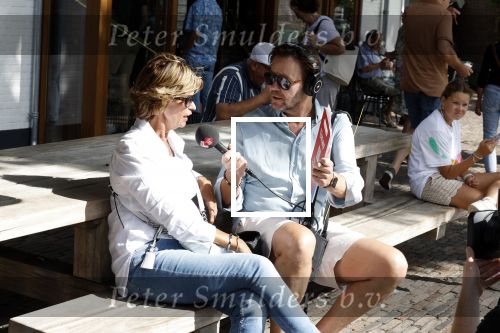 Blaricum 7 september 2022
Ruud de Wild en Gijs Staverman toeren met deRadio2 collectebus door nederland om geld op te halen voor het KWF. in Blaricum gingen ze bij ijssalon de HOOP langs.