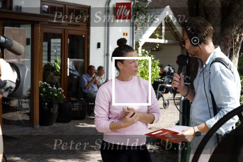 Blaricum 7 september 2022
Ruud de Wild en Gijs Staverman toeren met deRadio2 collectebus door nederland om geld op te halen voor het KWF. in Blaricum gingen ze bij ijssalon de HOOP langs.