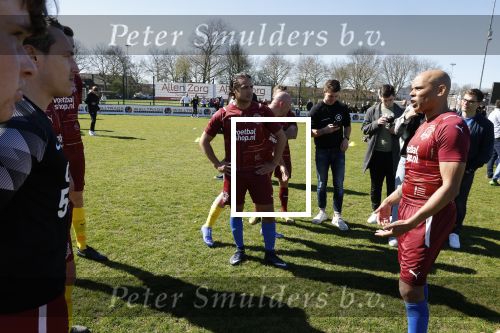 Utrecht 27 maart 2022
Bij voetbalclub DHSC in Utrecht wordt een dag georganiseerd waar geld opgehaald wordt voor Ukraine. Wesley Sneijder Mart Hoogkamer Evgeniy Levchenko Djarno Hofland Juvat Westendorp Koen Weijland Noa Zeeuw Glenn Helder ea spelen oa mee.