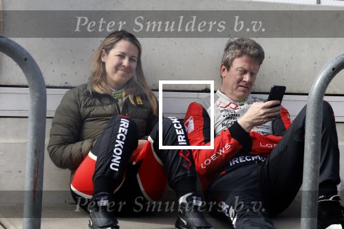 Zandvoort 28 maart2022
Tom Coronel geeft les aan Hanna Schiller en haar partner Jan jaap v Roon