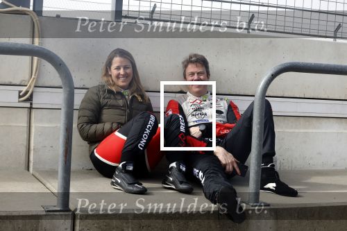 Zandvoort 28 maart2022
Tom Coronel geeft les aan Hanna Schiller en haar partner Jan jaap v Roon