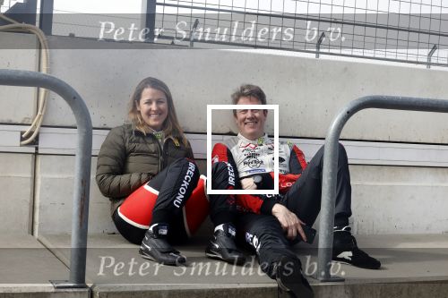 Zandvoort 28 maart2022
Tom Coronel geeft les aan Hanna Schiller en haar partner Jan jaap v Roon