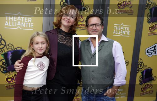 Amsterdam 11 september 2022
Premiere Charlie\'s chocolade fabriek in het nieuwe deLamar . Hilke Bierman en Thijs v Aken met hun dochter