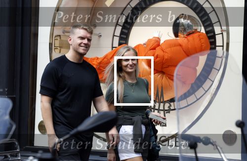 Amsterdam 24 augustus 2022
Jacob Ferilli met zijn zus op de pc hooftstraat