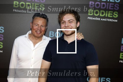 Amsterdam 24 augustus 2022
Premiere Bodies Bodies Bosies van Halina Reijn in Tuschinski . Joost Buitenweg en zijn zoon