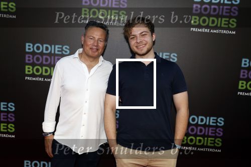 Amsterdam 24 augustus 2022
Premiere Bodies Bodies Bosies van Halina Reijn in Tuschinski . Joost Buitenweg en zijn zoon