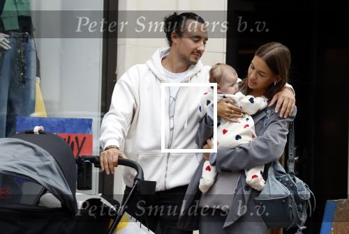 Amsterdam 10 september 2022
Joseph Klubansky met zijn vriendin en baby op de pc hooftstraat