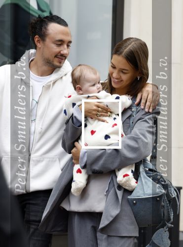 Amsterdam 10 september 2022
Joseph Klubansky met zijn vriendin en baby op de pc hooftstraat