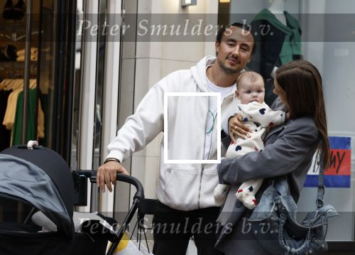 Amsterdam 10 september 2022
Joseph Klubansky met zijn vriendin en baby op de pc hooftstraat