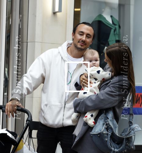Amsterdam 10 september 2022
Joseph Klubansky met zijn vriendin en baby op de pc hooftstraat