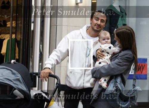 Amsterdam 10 september 2022
Joseph Klubansky met zijn vriendin en baby op de pc hooftstraat