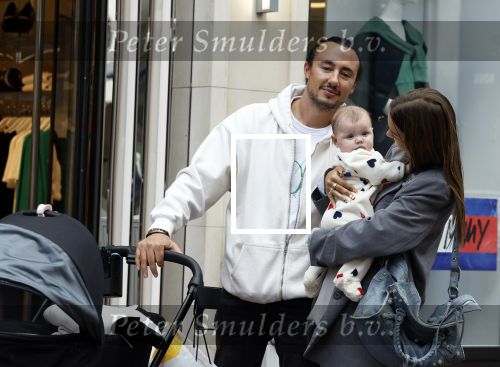 Amsterdam 10 september 2022
Joseph Klubansky met zijn vriendin en baby op de pc hooftstraat