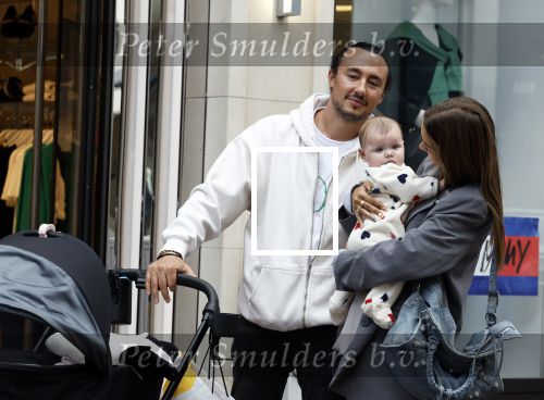 Amsterdam 10 september 2022
Joseph Klubansky met zijn vriendin en baby op de pc hooftstraat