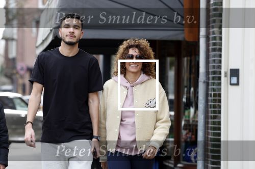 Amsterdam 16 maart 2022
Karin de Rooij met haar zoon Nigel op de cornelis schuytstraat