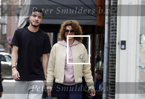 Amsterdam 16 maart 2022
Karin de Rooij met haar zoon Nigel op de cornelis schuytstraat