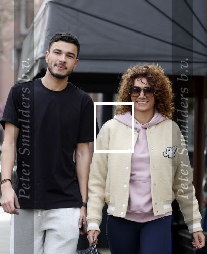 Amsterdam 16 maart 2022
Karin de Rooij met haar zoon Nigel op de cornelis schuytstraat