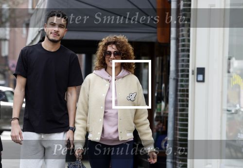 Amsterdam 16 maart 2022
Karin de Rooij met haar zoon Nigel op de cornelis schuytstraat