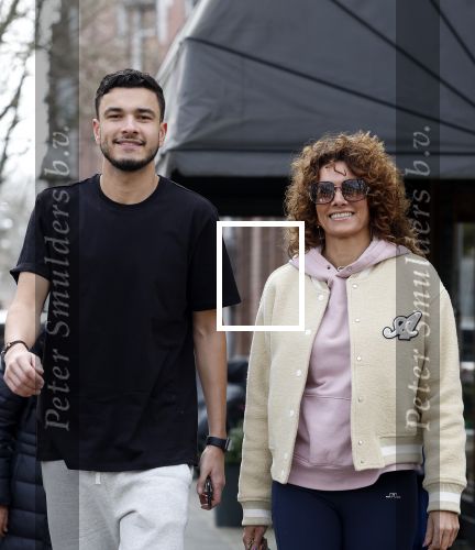 Amsterdam 16 maart 2022
Karin de Rooij met haar zoon Nigel op de cornelis schuytstraat