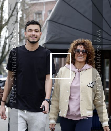 Amsterdam 16 maart 2022
Karin de Rooij met haar zoon Nigel op de cornelis schuytstraat