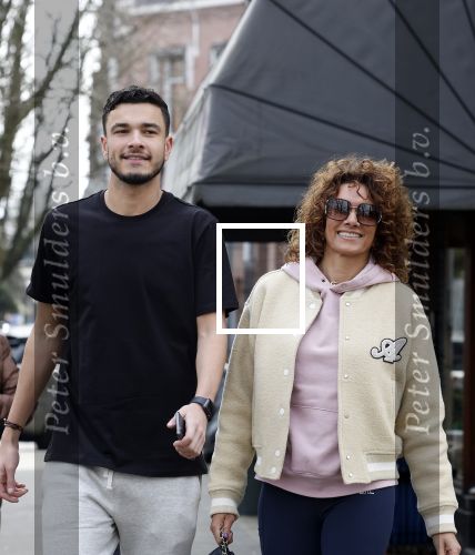 Amsterdam 16 maart 2022
Karin de Rooij met haar zoon Nigel op de cornelis schuytstraat