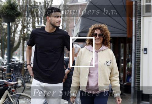 Amsterdam 16 maart 2022
Karin de Rooij met haar zoon Nigel op de cornelis schuytstraat