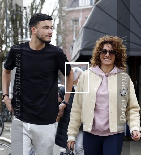 Amsterdam 16 maart 2022
Karin de Rooij met haar zoon Nigel op de cornelis schuytstraat