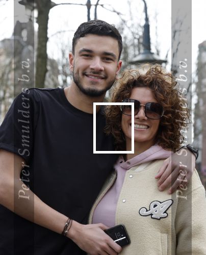 Amsterdam 16 maart 2022
Karin de Rooij met haar zoon Nigel op de cornelis schuytstraat