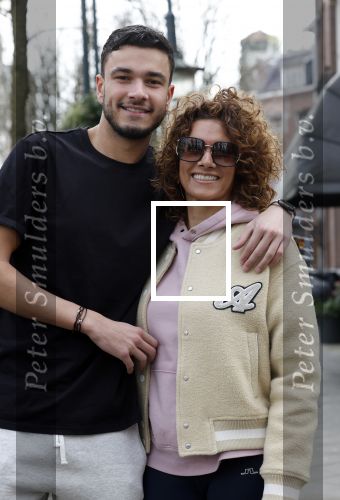 Amsterdam 16 maart 2022
Karin de Rooij met haar zoon Nigel op de cornelis schuytstraat