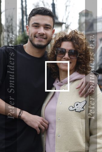 Amsterdam 16 maart 2022
Karin de Rooij met haar zoon Nigel op de cornelis schuytstraat