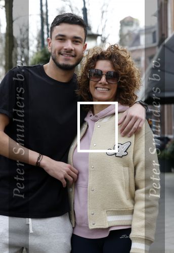Amsterdam 16 maart 2022
Karin de Rooij met haar zoon Nigel op de cornelis schuytstraat