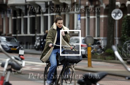 Amsterdam 16 maart 2022
Kim v Kooten op de fiets in Amsterdam zuid