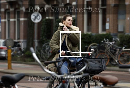 Amsterdam 16 maart 2022
Kim v Kooten op de fiets in Amsterdam zuid