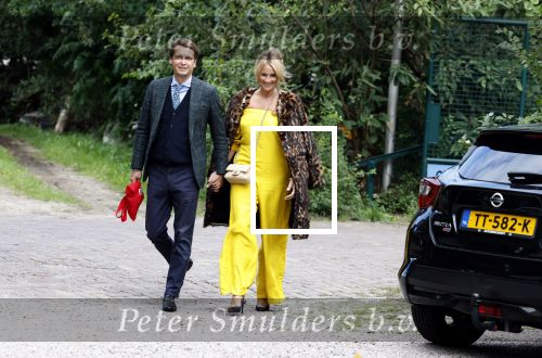 Amsterdam 15 september 2022
Kimberley Klaver en Michel v d Bergh trouwen bij het rijk van de keizer . Ze trouwen in de openlucht. Lieke v Lexmond met haar man Bas v Veggel