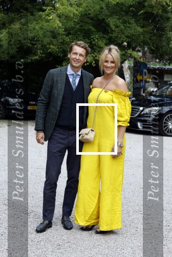 Amsterdam 15 september 2022
Kimberley Klaver en Michel v d Bergh trouwen bij het rijk van de keizer . Ze trouwen in de openlucht. Lieke v Lexmond met haar man Bas v Veggel