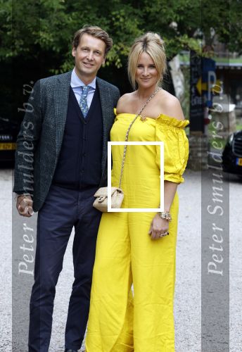 Amsterdam 15 september 2022
Kimberley Klaver en Michel v d Bergh trouwen bij het rijk van de keizer . Ze trouwen in de openlucht. Lieke v Lexmond met haar man Bas v Veggel