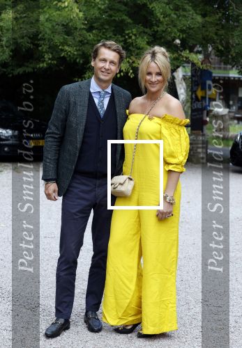 Amsterdam 15 september 2022
Kimberley Klaver en Michel v d Bergh trouwen bij het rijk van de keizer . Ze trouwen in de openlucht. Lieke v Lexmond met haar man Bas v Veggel