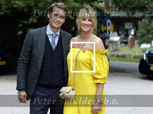 Amsterdam 15 september 2022
Kimberley Klaver en Michel v d Bergh trouwen bij het rijk van de keizer . Ze trouwen in de openlucht. Lieke v Lexmond met haar man Bas v Veggel