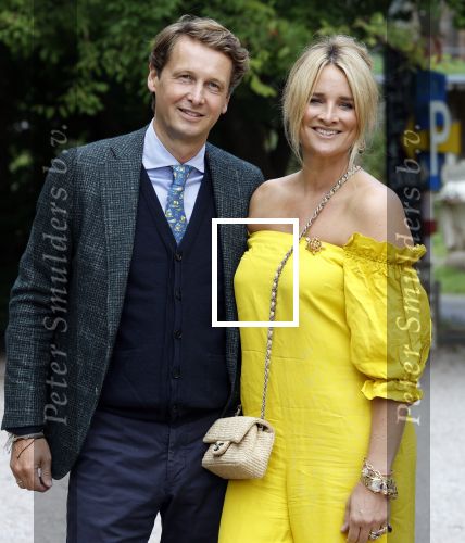 Amsterdam 15 september 2022
Kimberley Klaver en Michel v d Bergh trouwen bij het rijk van de keizer . Ze trouwen in de openlucht. Lieke v Lexmond met haar man Bas v Veggel