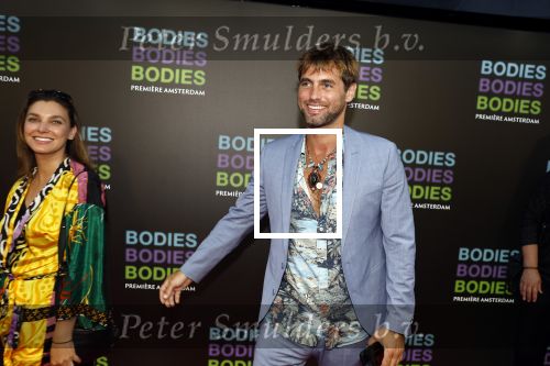 Amsterdam 24 augustus 2022
Premiere Bodies Bodies Bosies van Halina Reijn in Tuschinski . Manuel Broekman  met vriendin